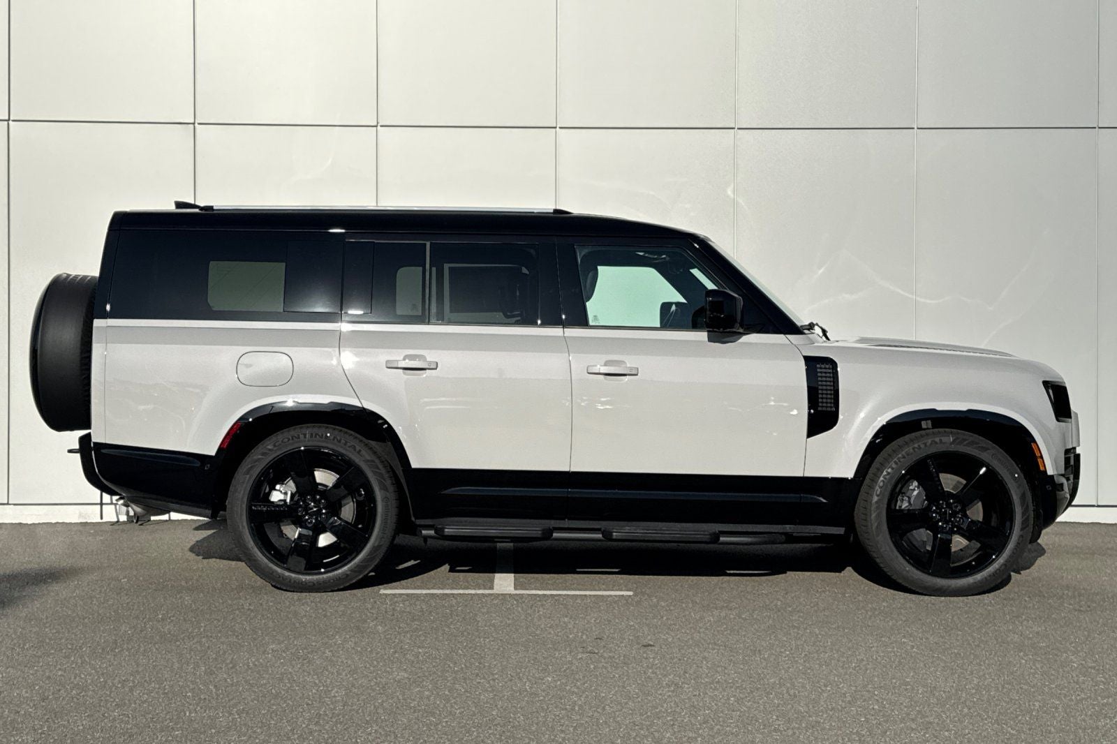 2026 Land Rover Defender 130 X-Dynamic SE