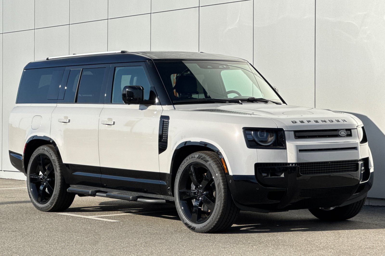 2026 Land Rover Defender 130 X-Dynamic SE