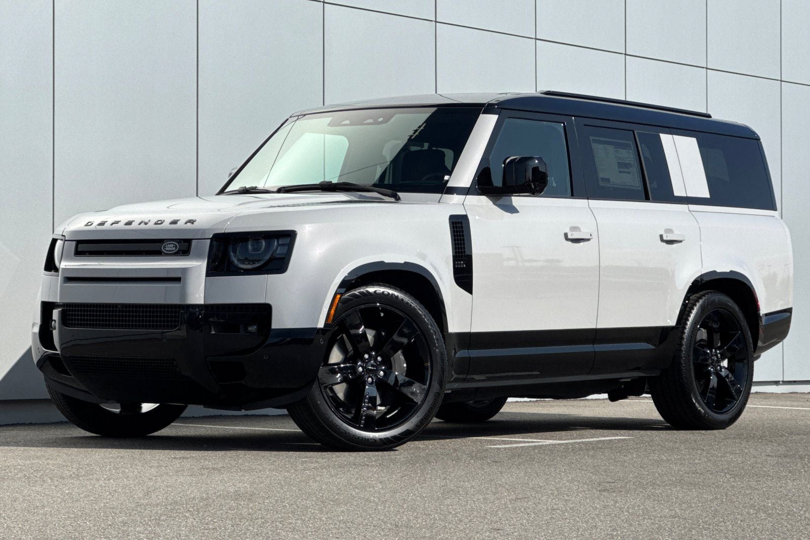 2026 Land Rover Defender 130 X-Dynamic SE