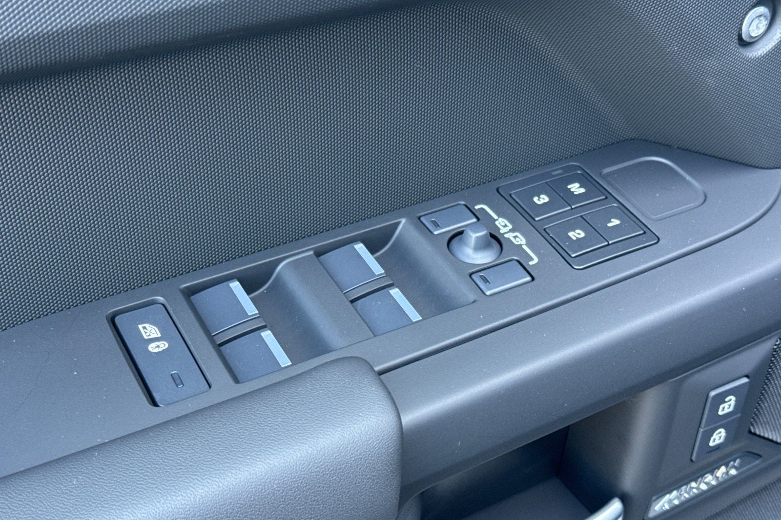 2026 Land Rover Defender 130 X-Dynamic SE