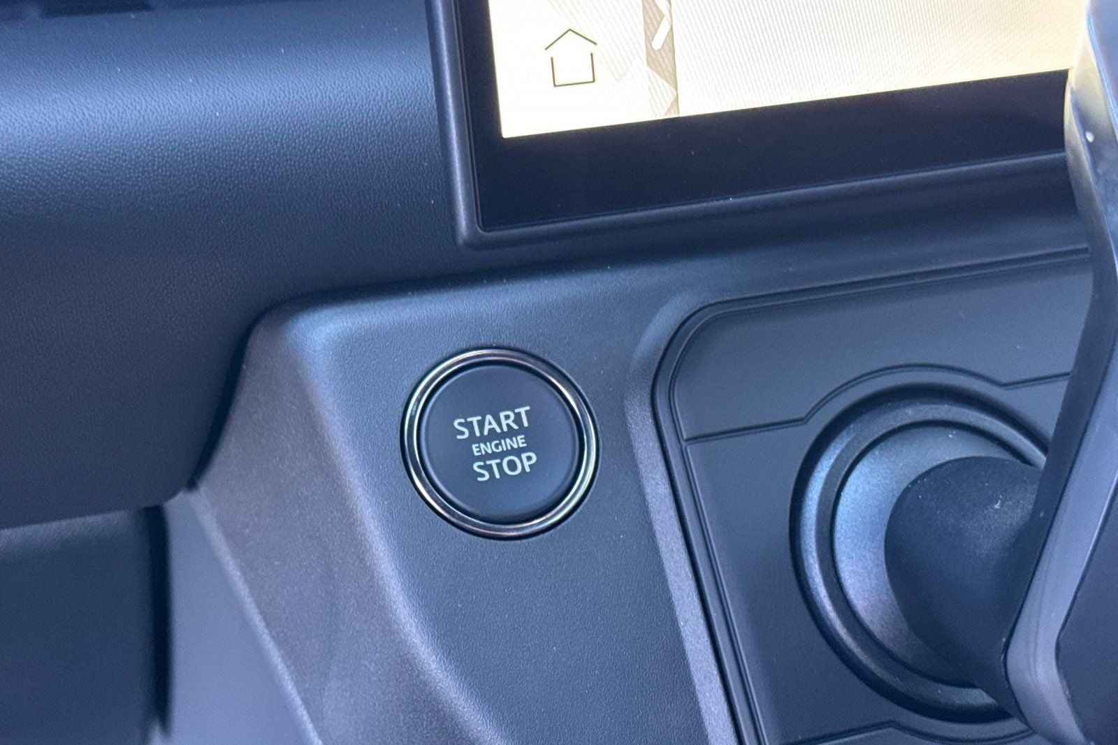 2026 Land Rover Defender 130 X-Dynamic SE