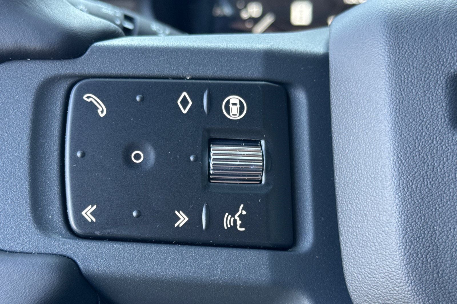 2026 Land Rover Defender 130 X-Dynamic SE
