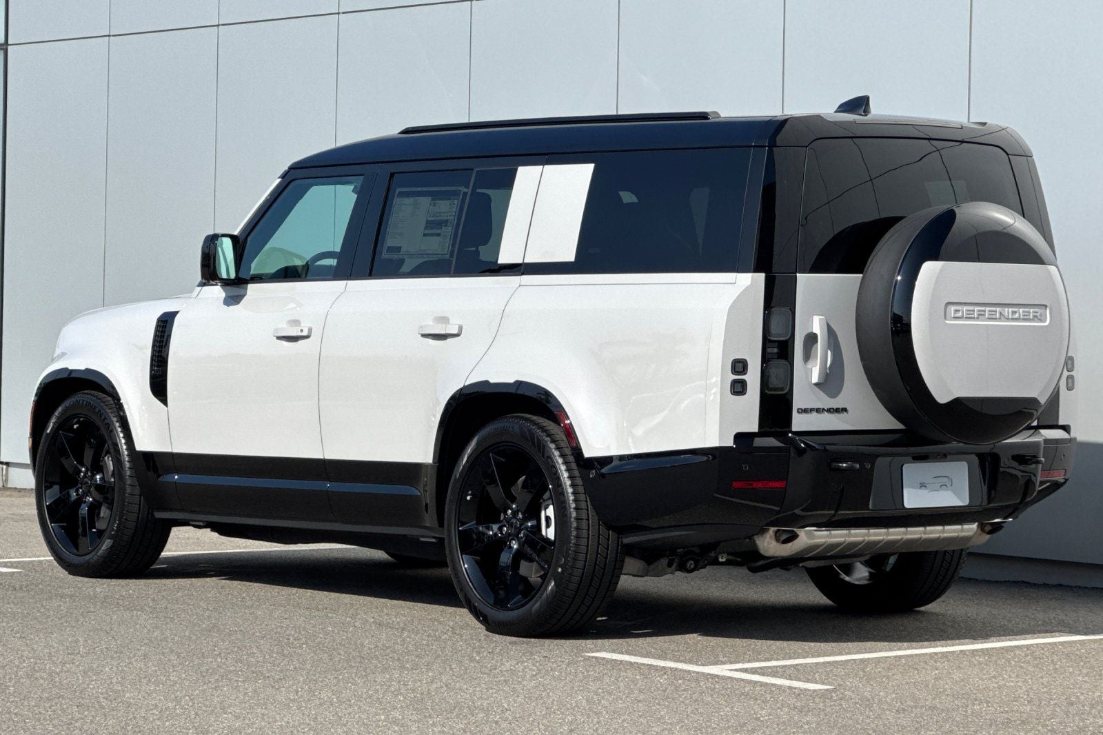 2026 Land Rover Defender 130 X-Dynamic SE