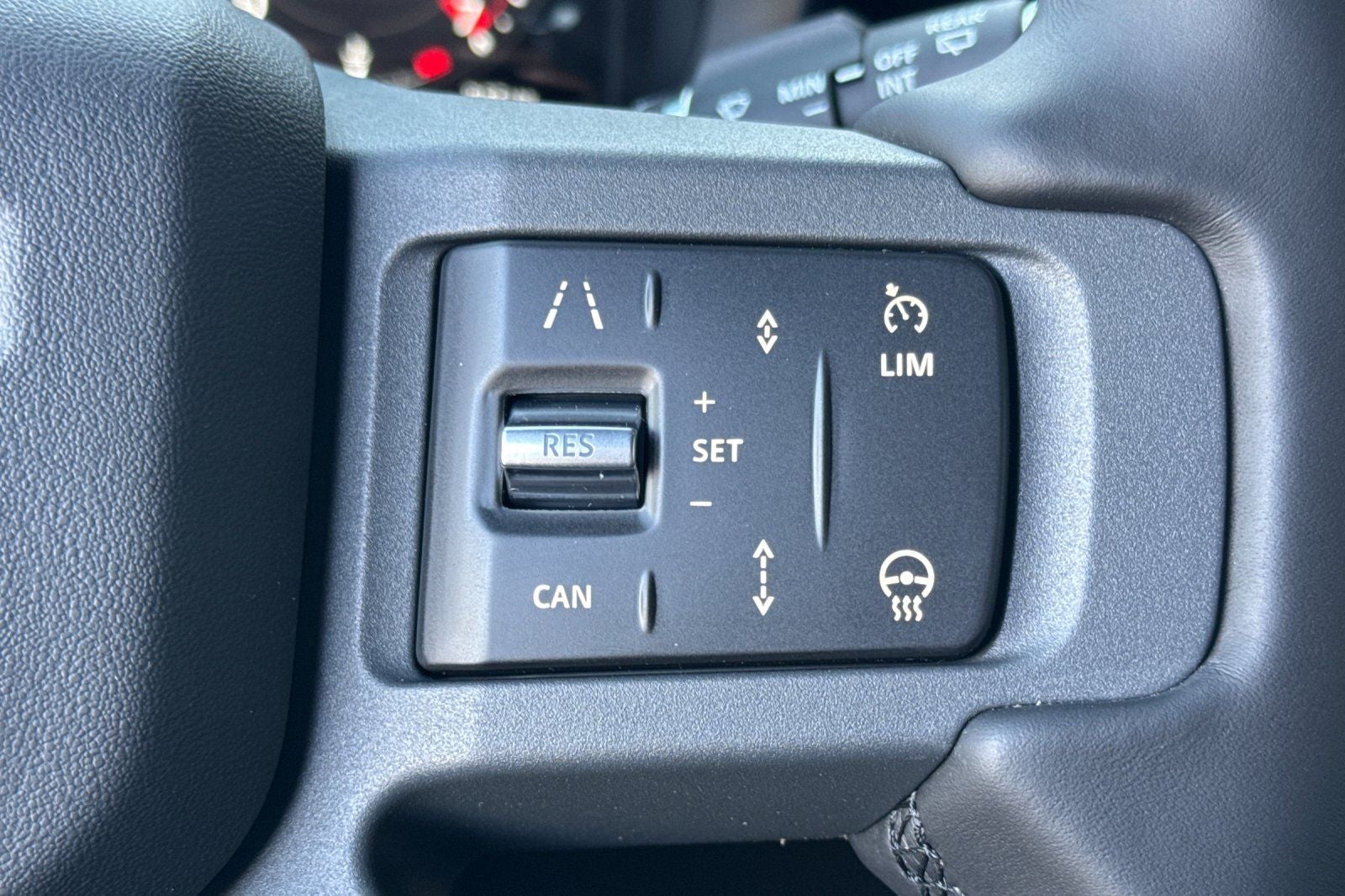 2026 Land Rover Defender 130 X-Dynamic SE
