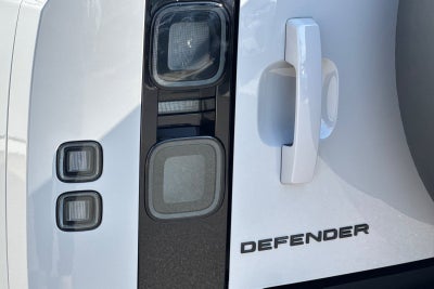 2026 Land Rover Defender 130 X-Dynamic SE