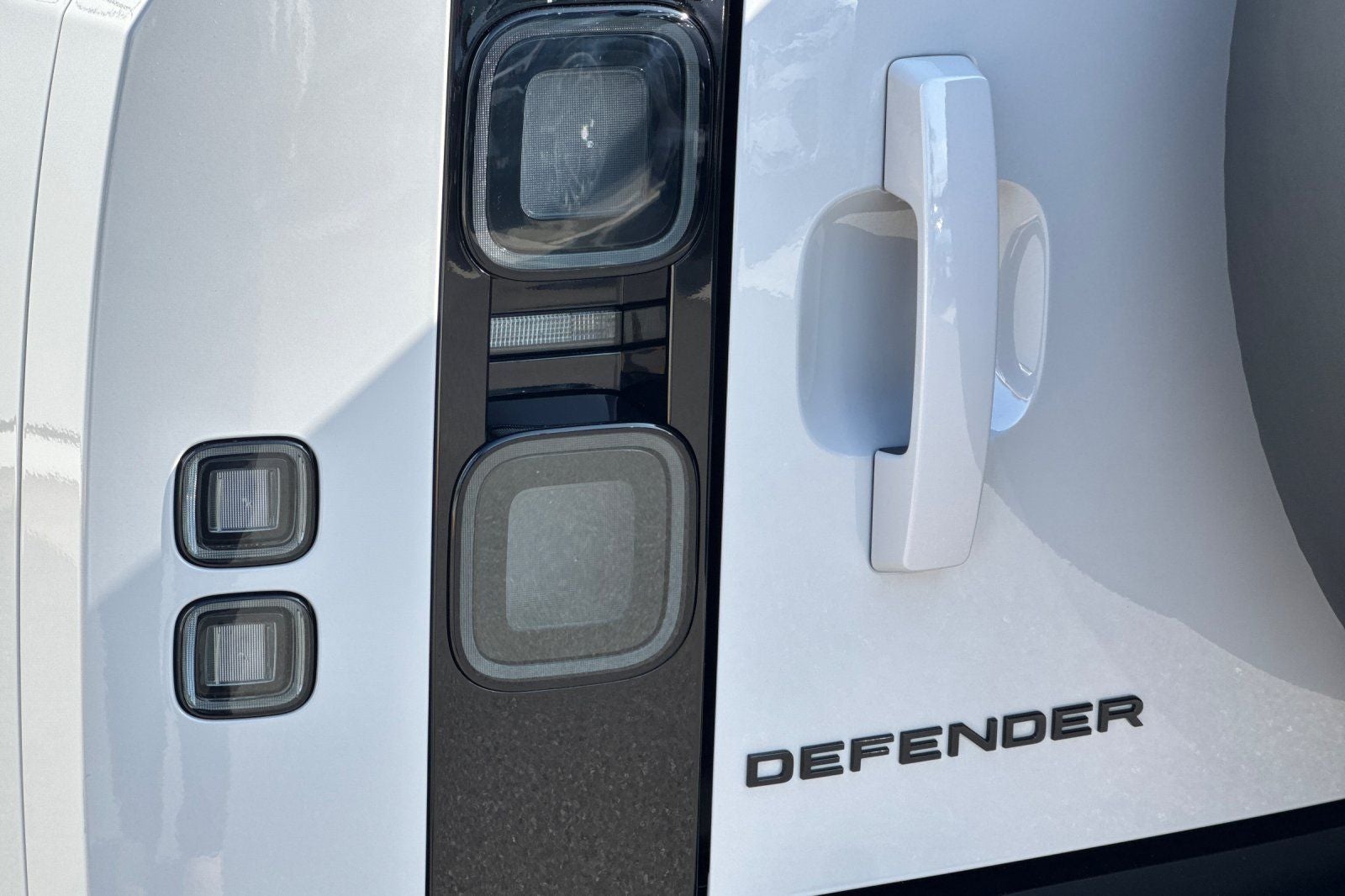 2026 Land Rover Defender 130 X-Dynamic SE