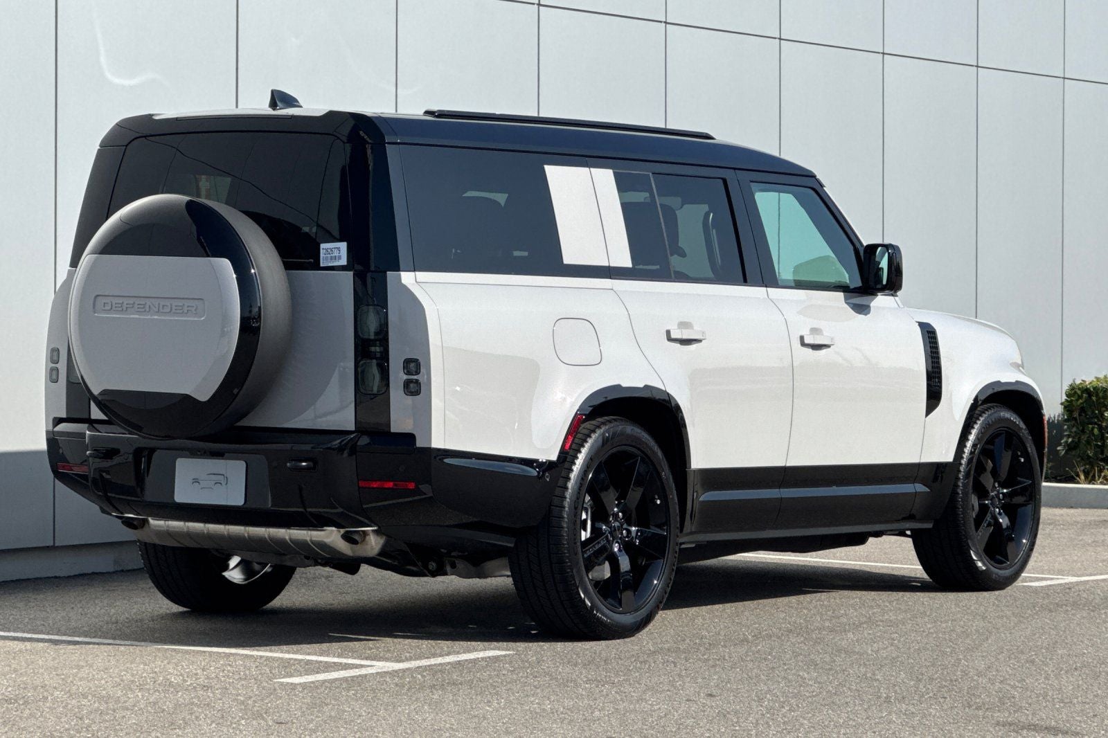 2026 Land Rover Defender 130 X-Dynamic SE