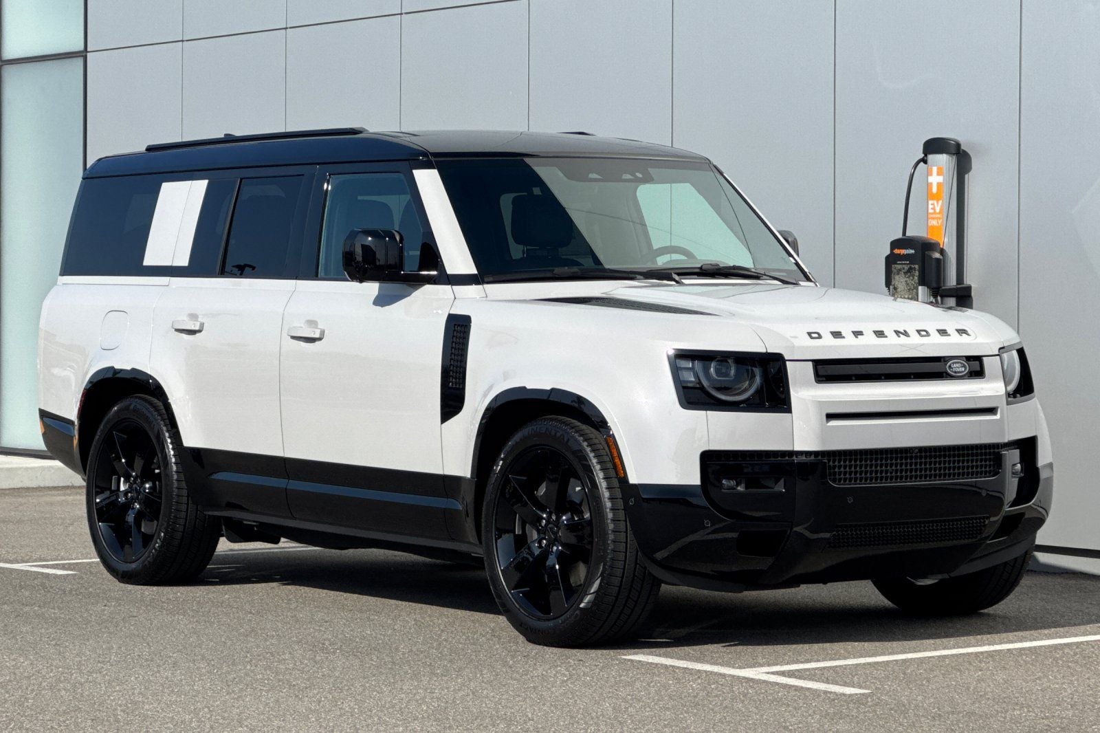 2026 Land Rover Defender 130 X-Dynamic SE