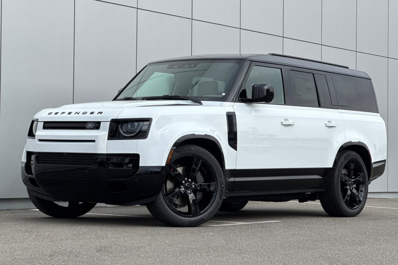 2026 Land Rover Defender 130 X-Dynamic SE