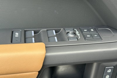 2026 Land Rover Defender 130 X-Dynamic SE