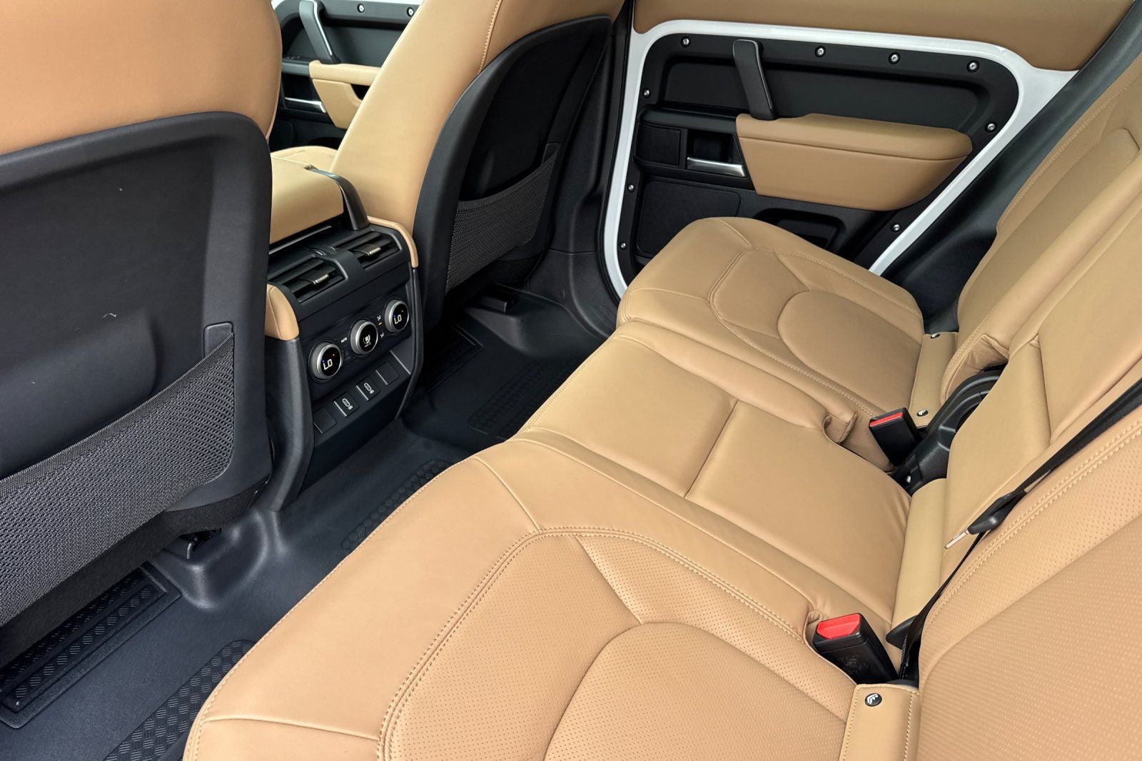 2026 Land Rover Defender 130 X-Dynamic SE
