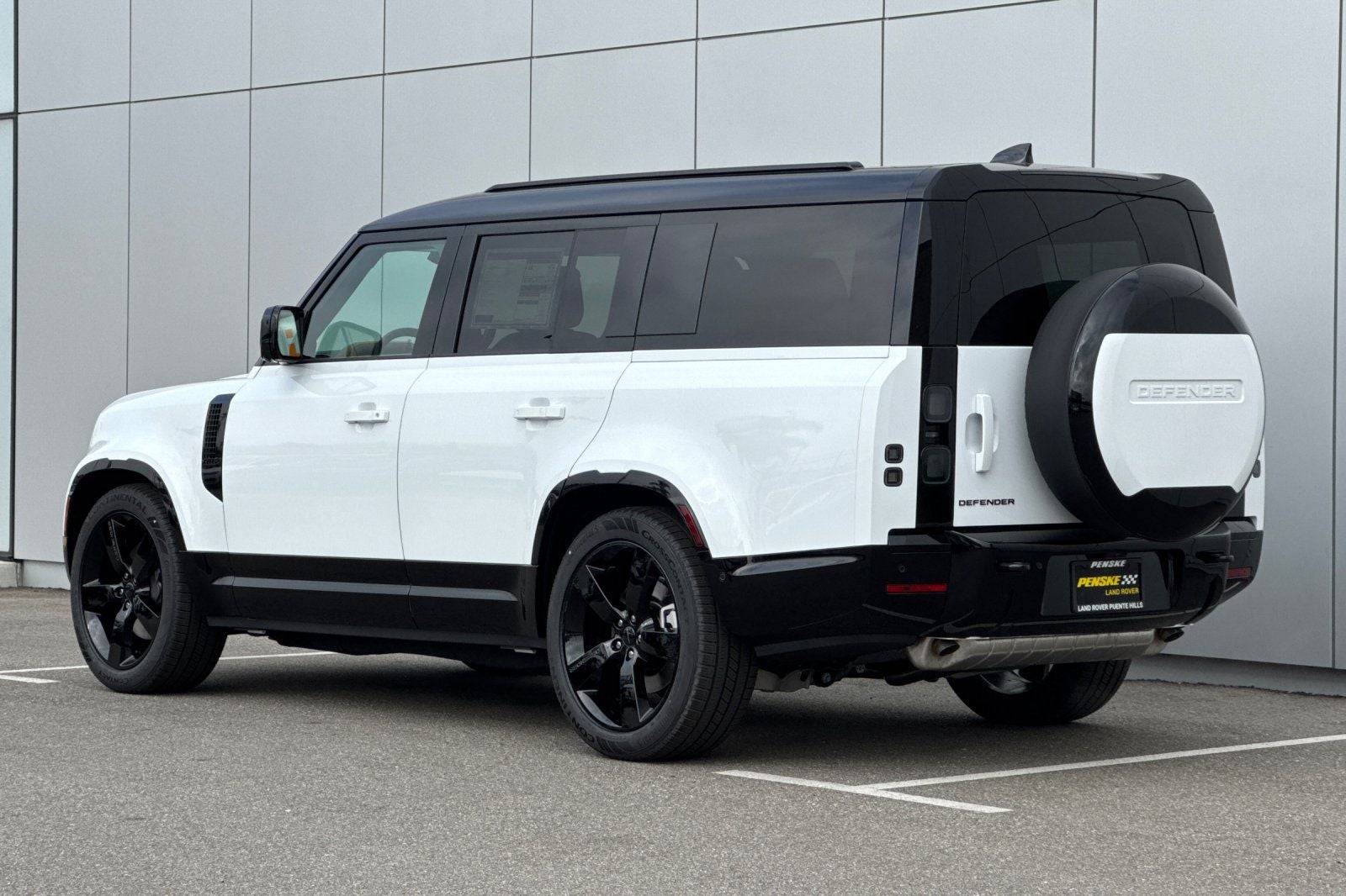 2026 Land Rover Defender 130 X-Dynamic SE
