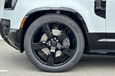 2026 Land Rover Defender 130 X-Dynamic SE