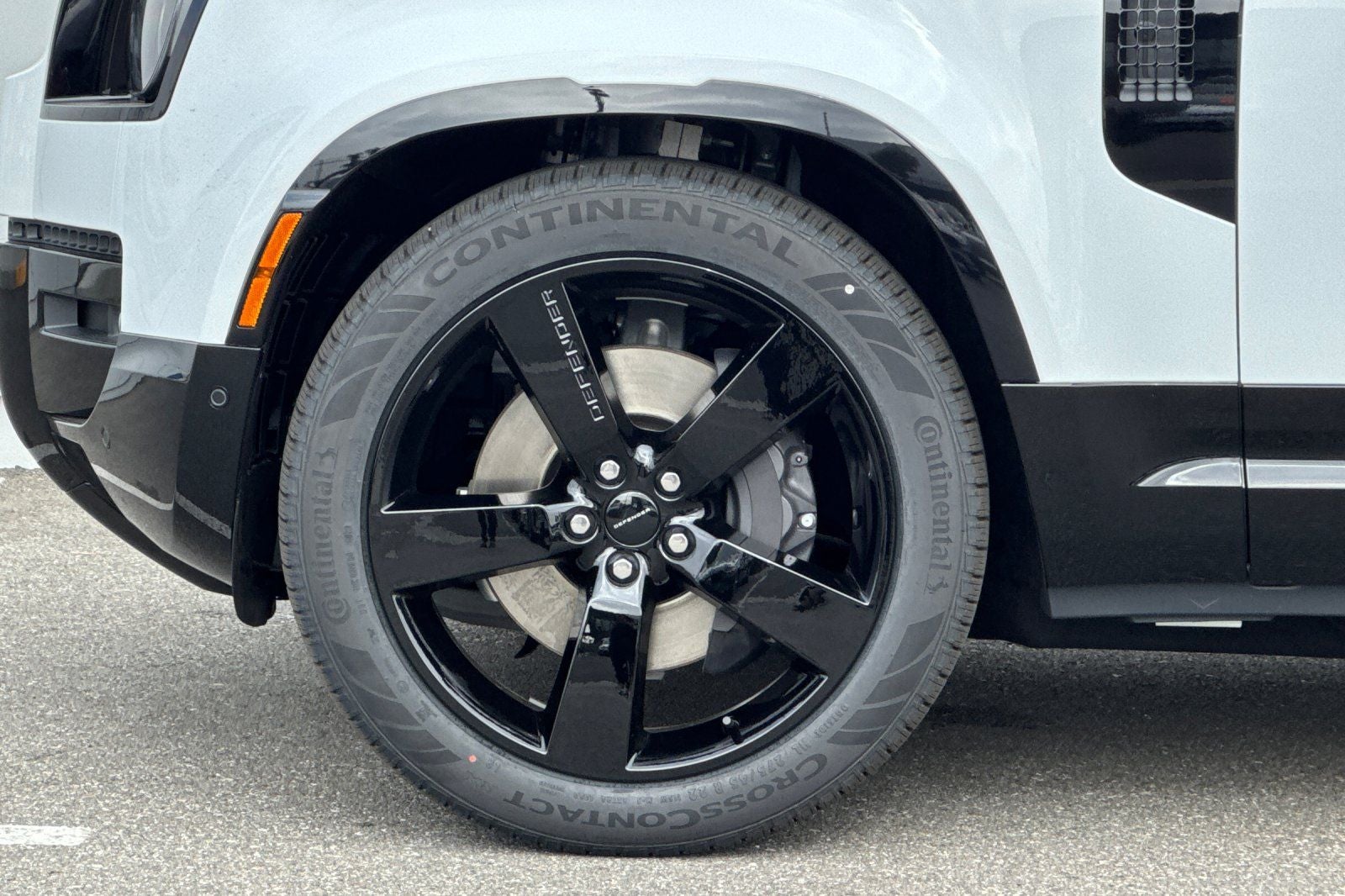 2026 Land Rover Defender 130 X-Dynamic SE