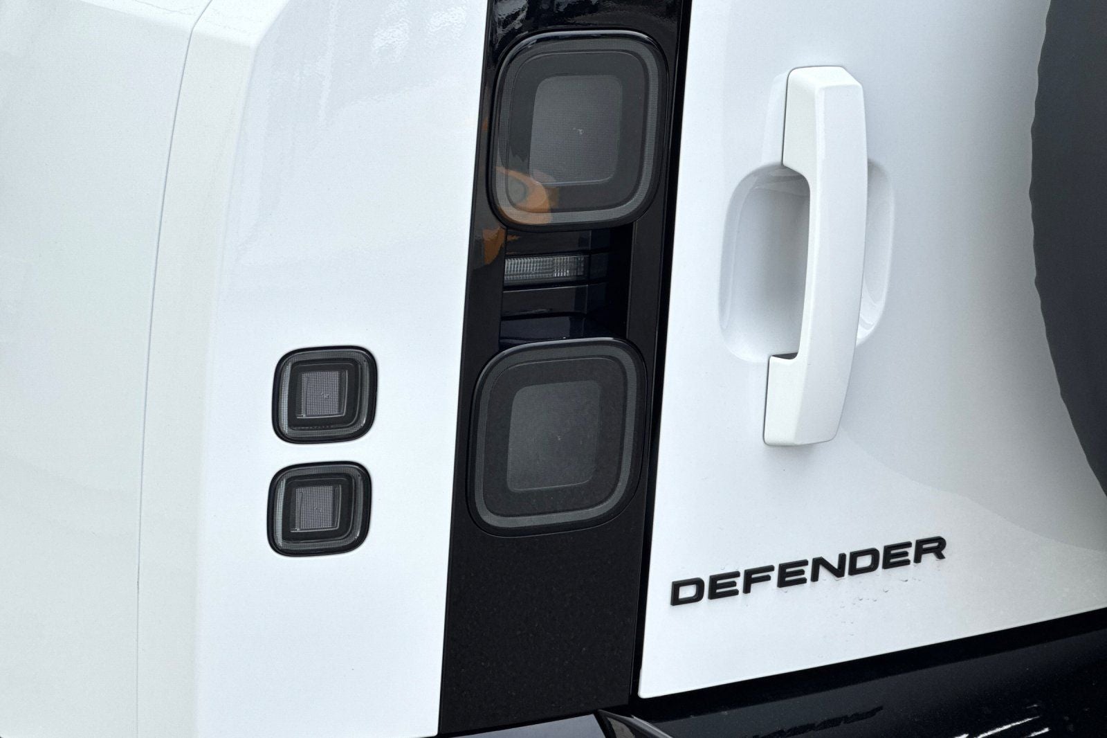 2026 Land Rover Defender 130 X-Dynamic SE