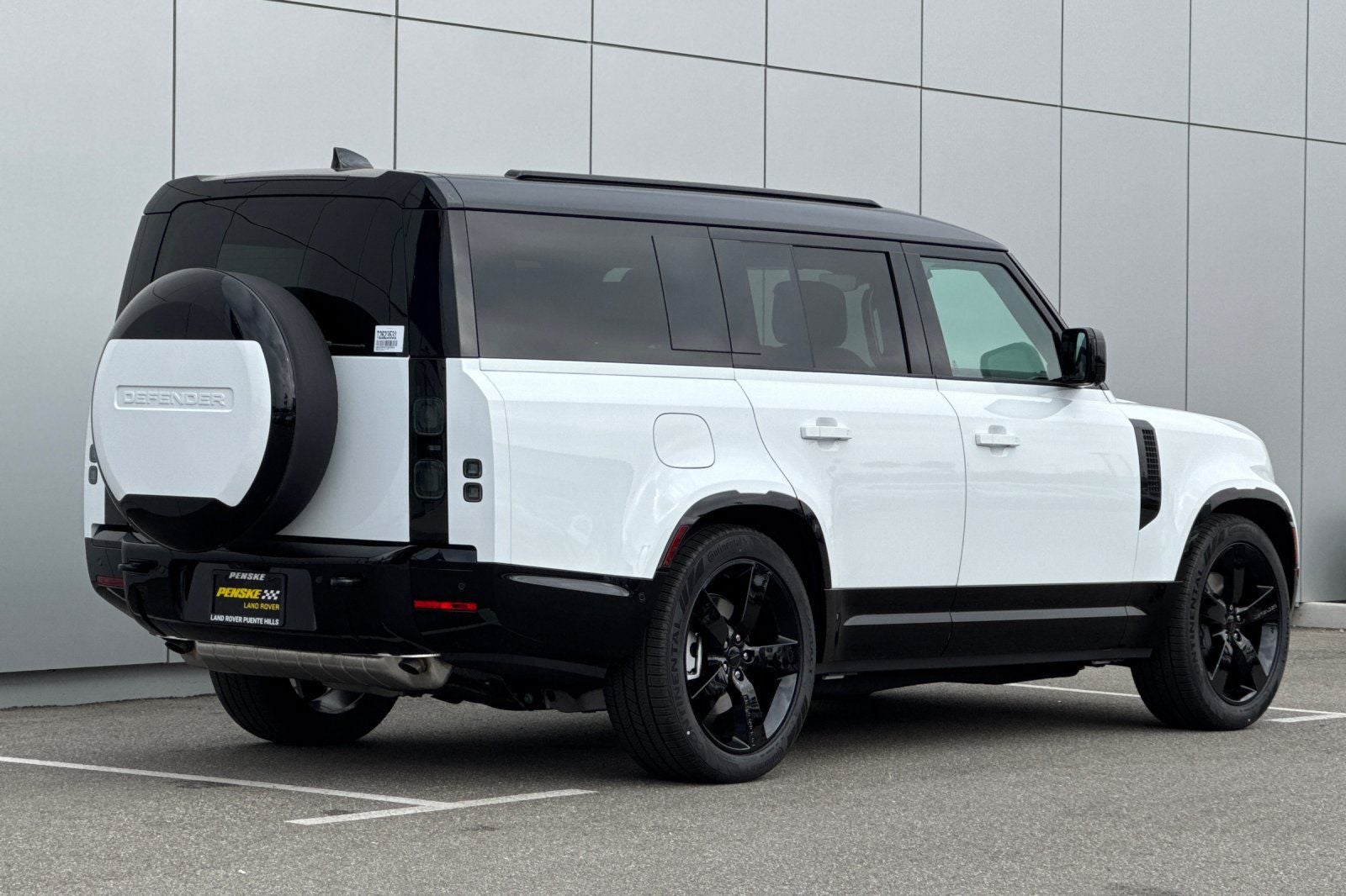 2026 Land Rover Defender 130 X-Dynamic SE