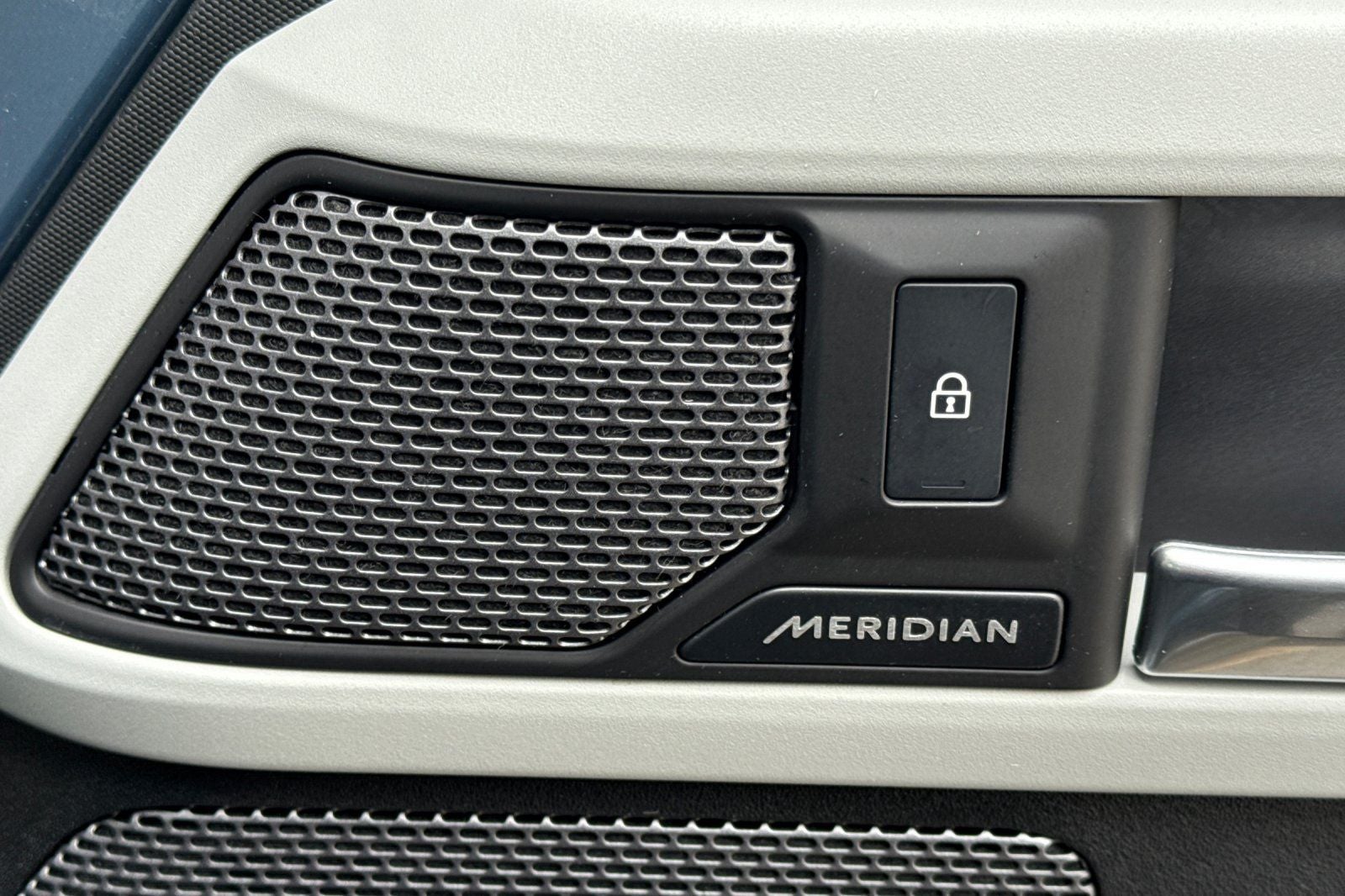 2023 Land Rover Defender 110 S