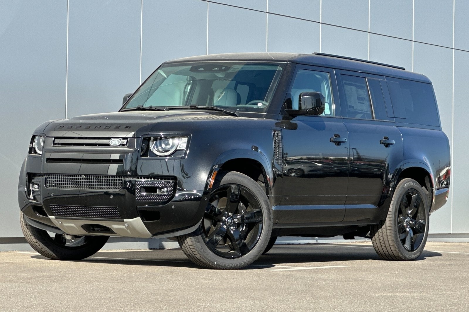 2025 Land Rover Defender 130 V8