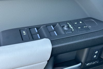 2025 Land Rover Defender 130 V8