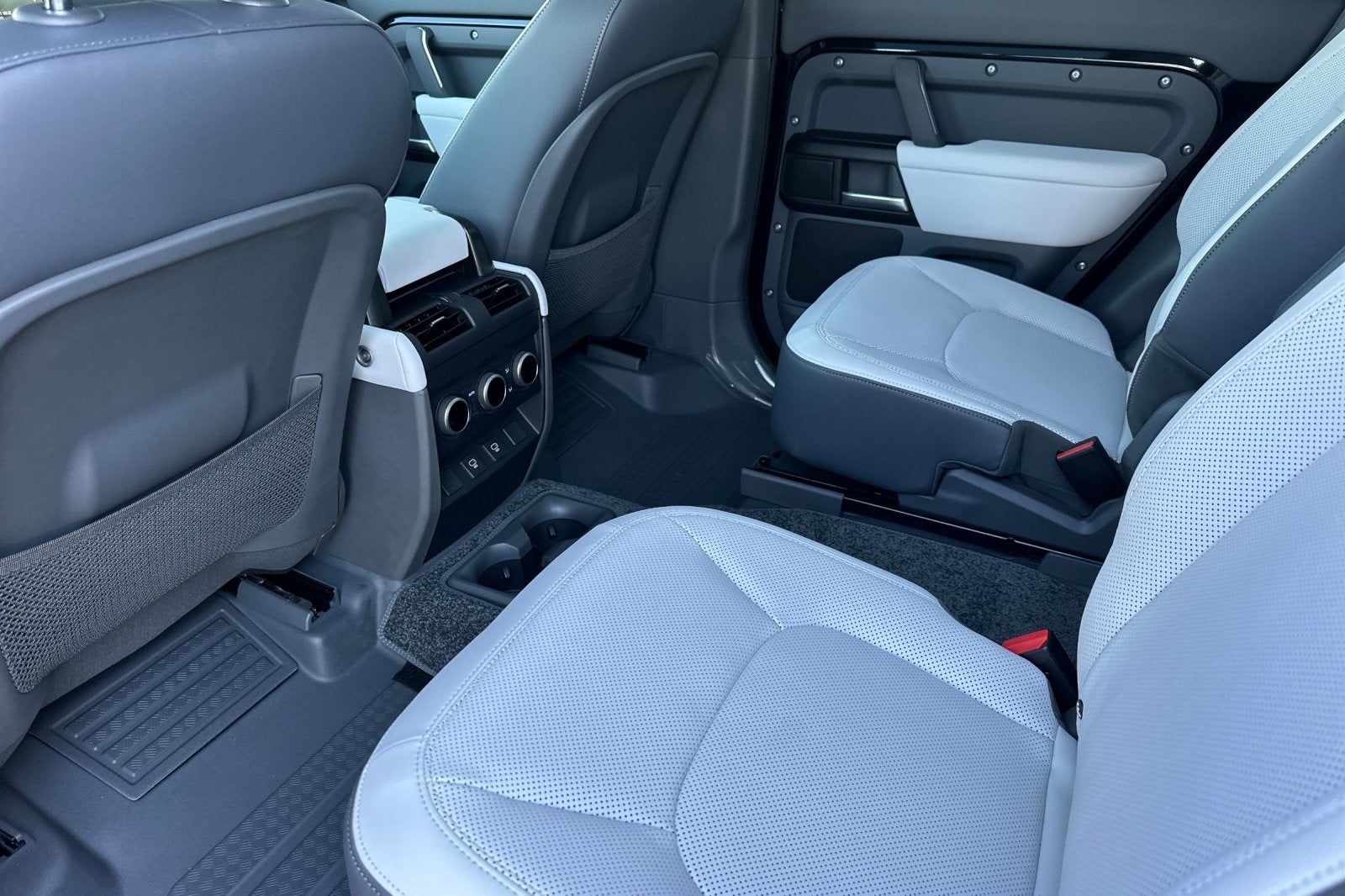 2025 Land Rover Defender 130 V8