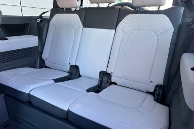 2025 Land Rover Defender 130 V8