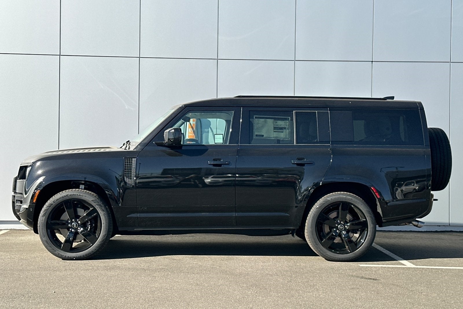 2025 Land Rover Defender 130 V8