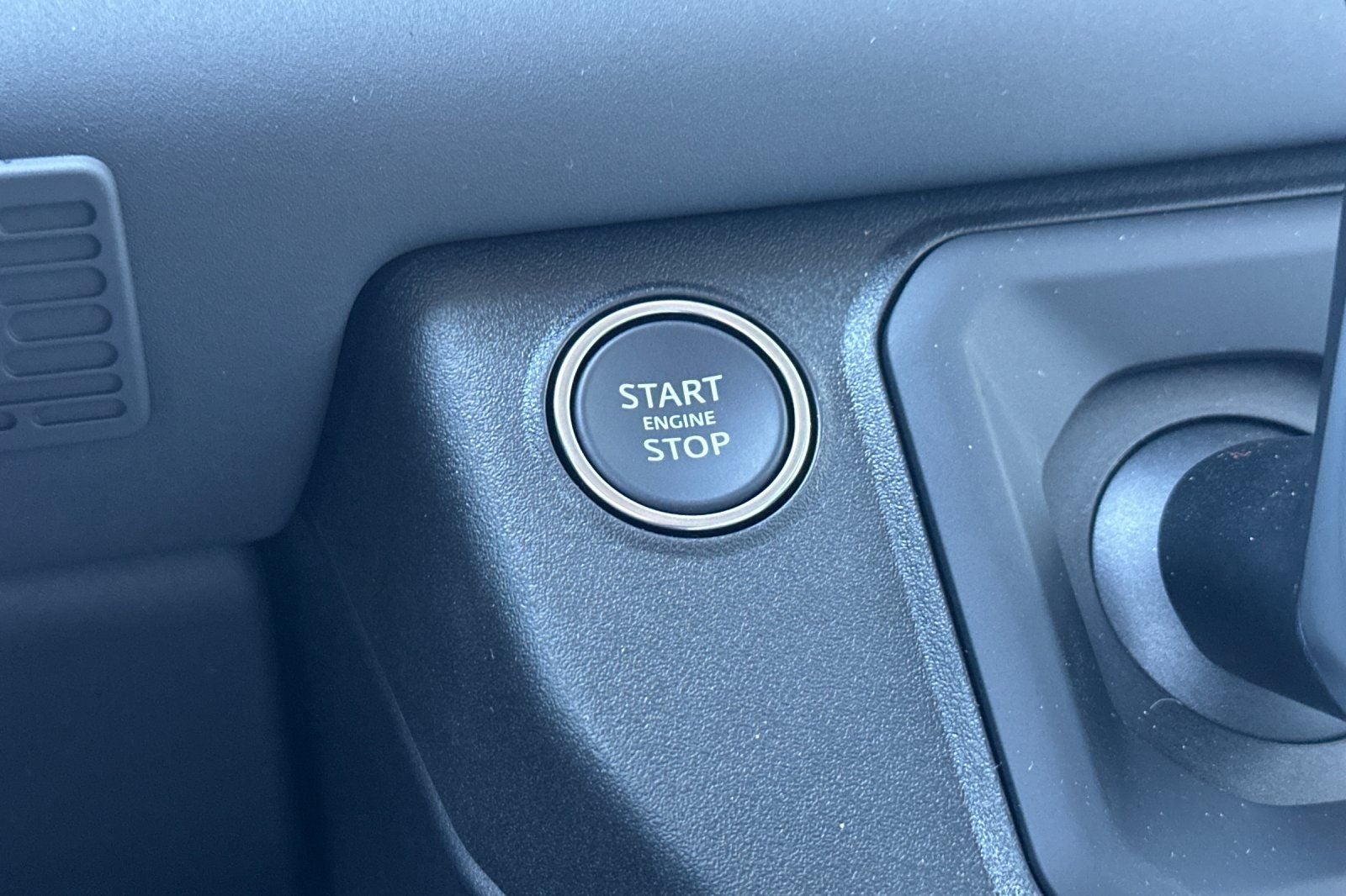 2025 Land Rover Defender 130 V8