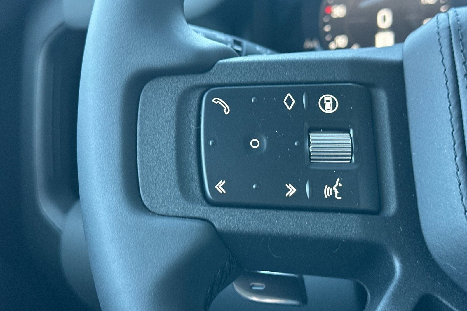 2025 Land Rover Defender 130 V8