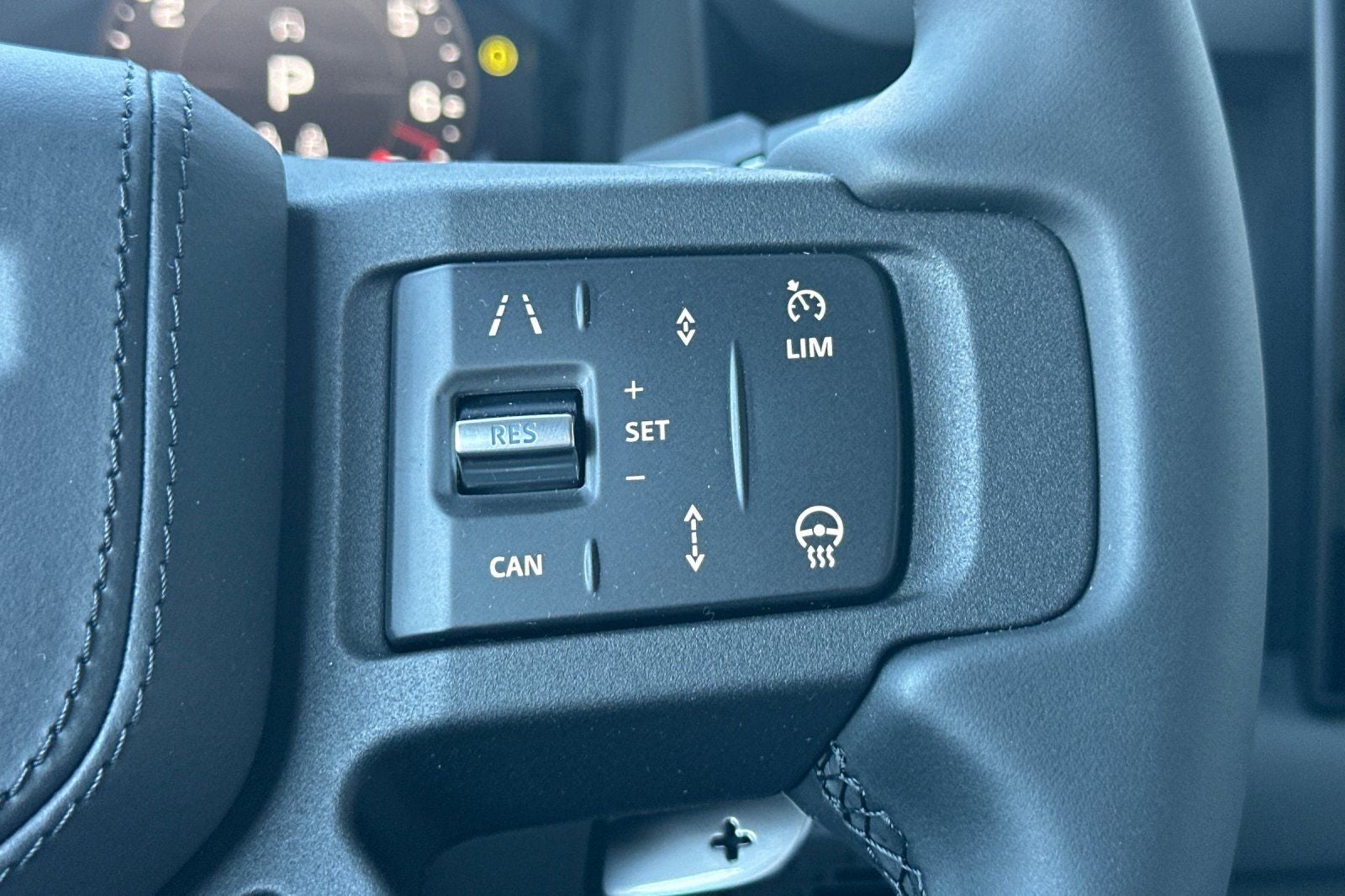 2025 Land Rover Defender 130 V8