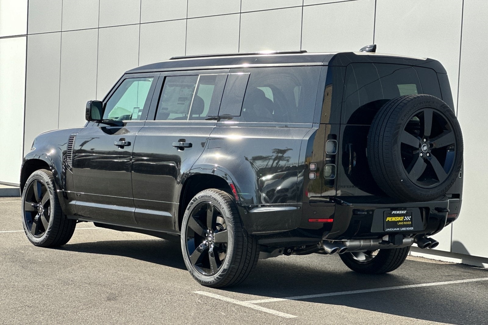 2025 Land Rover Defender 130 V8