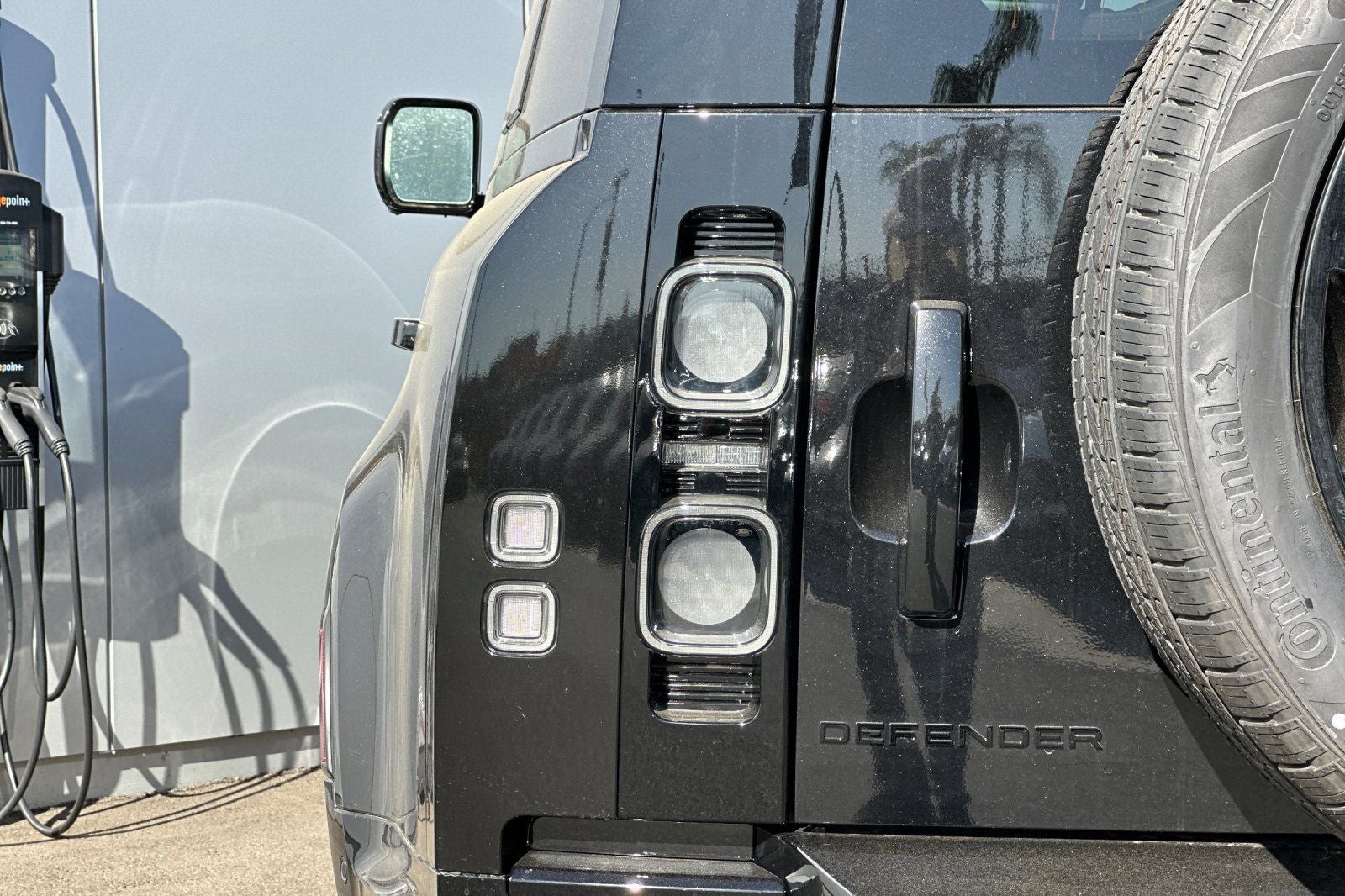 2025 Land Rover Defender 130 V8