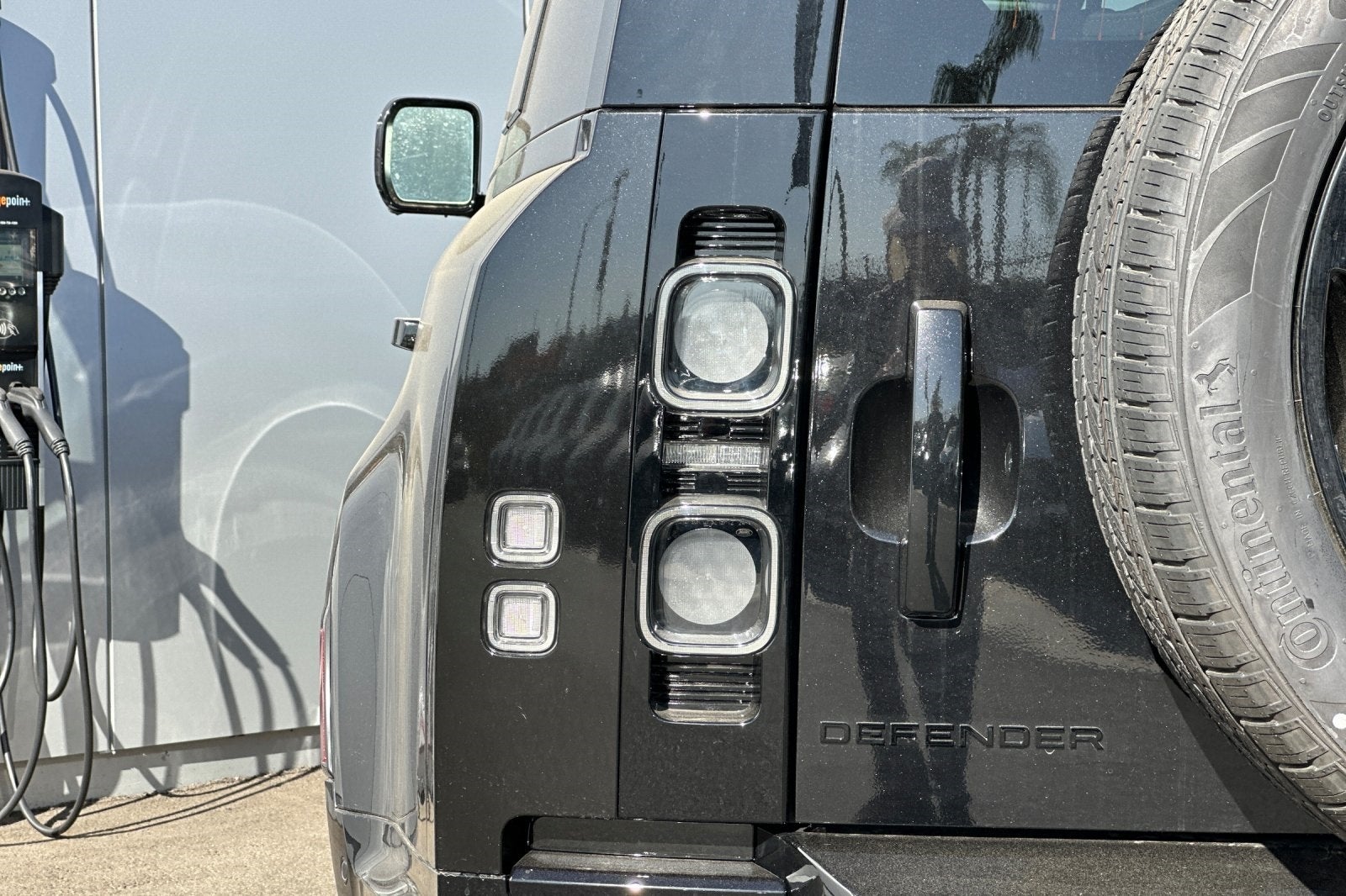 2025 Land Rover Defender 130 V8