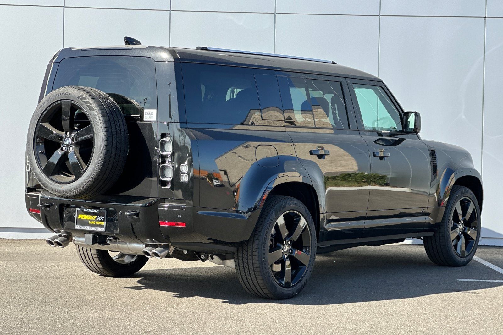 2025 Land Rover Defender 130 V8