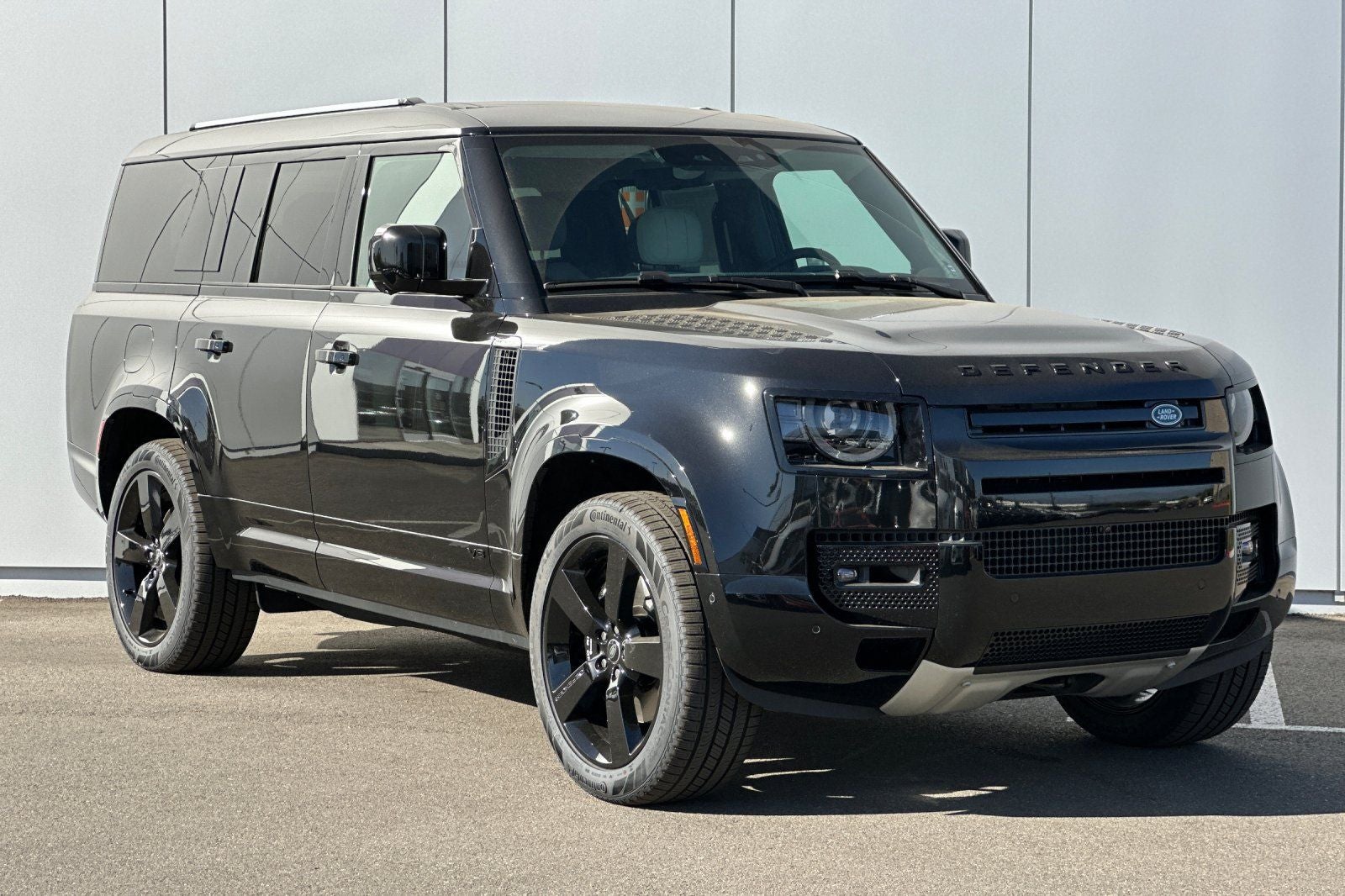 2025 Land Rover Defender 130 V8