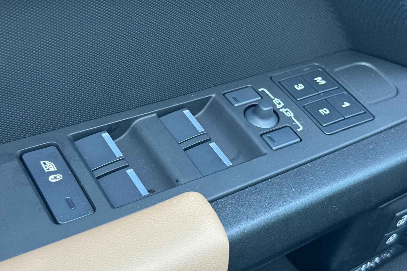 2026 Land Rover Defender 130 V8