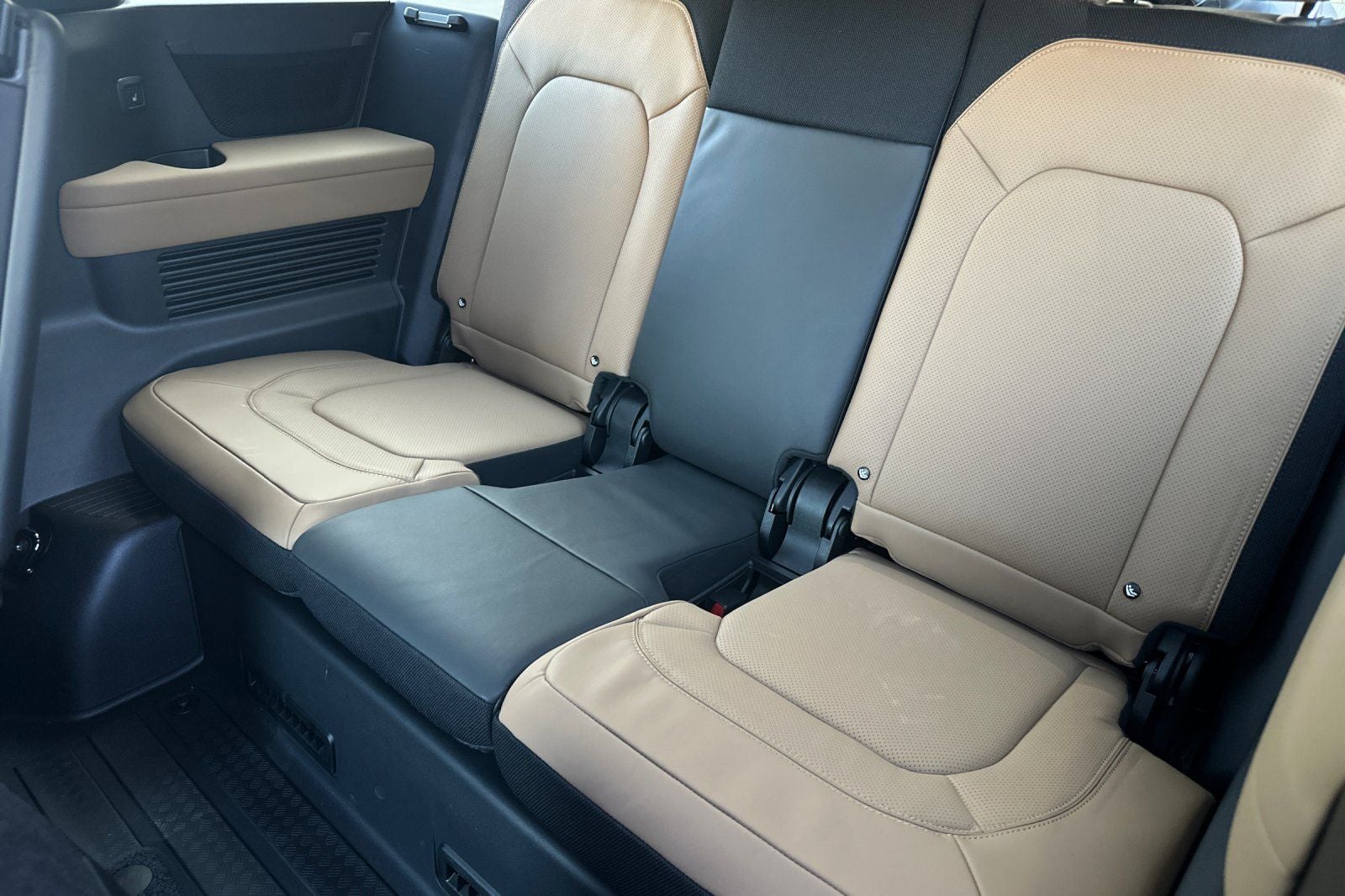 2026 Land Rover Defender 130 V8