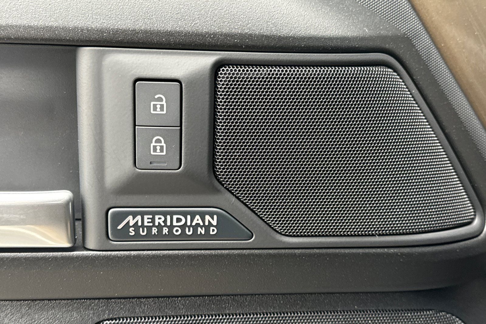 2026 Land Rover Defender 110 X