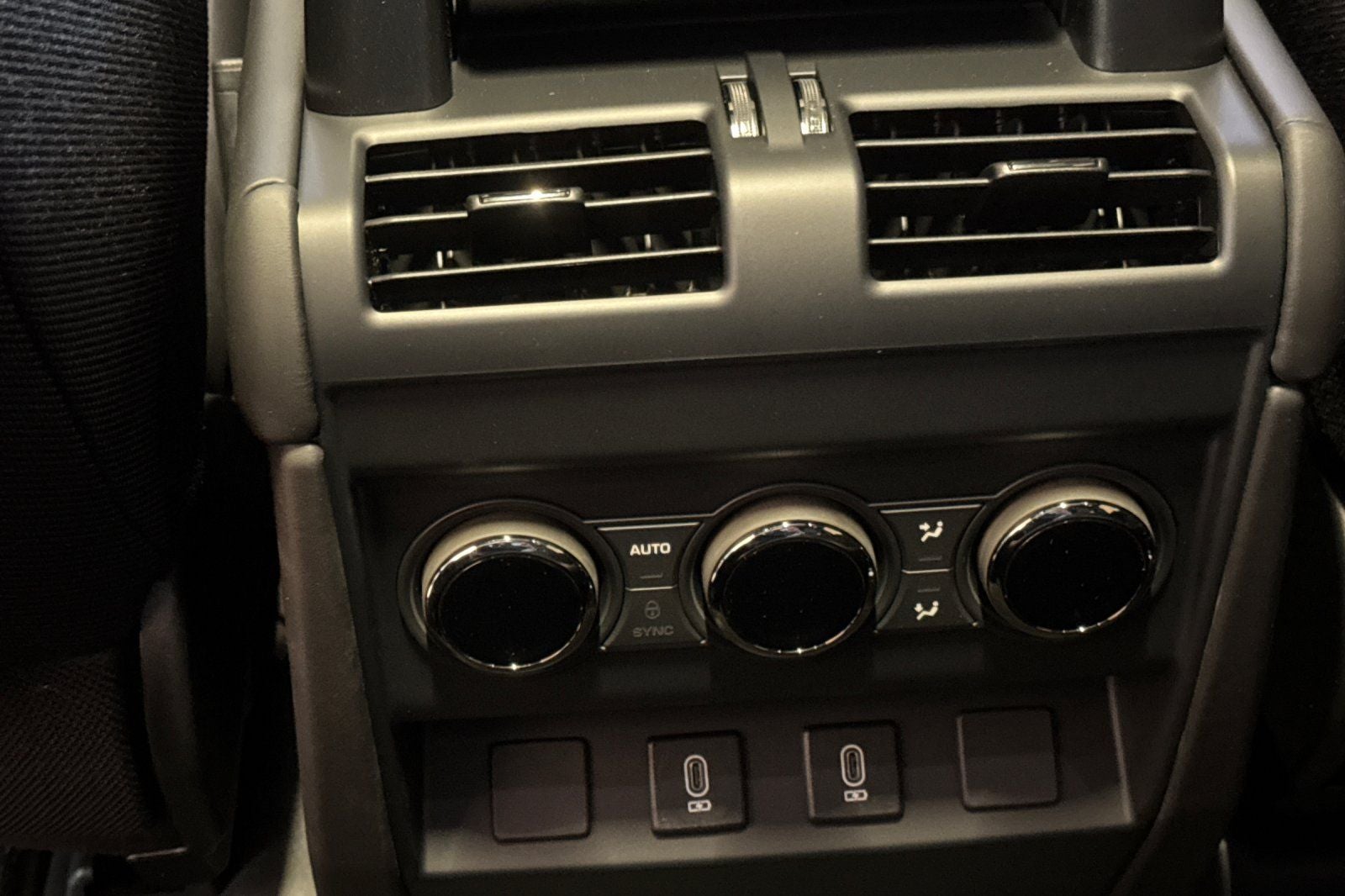 2026 Land Rover Defender 110 V8