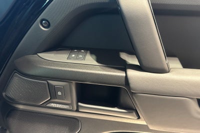 2026 Land Rover Defender 110 V8