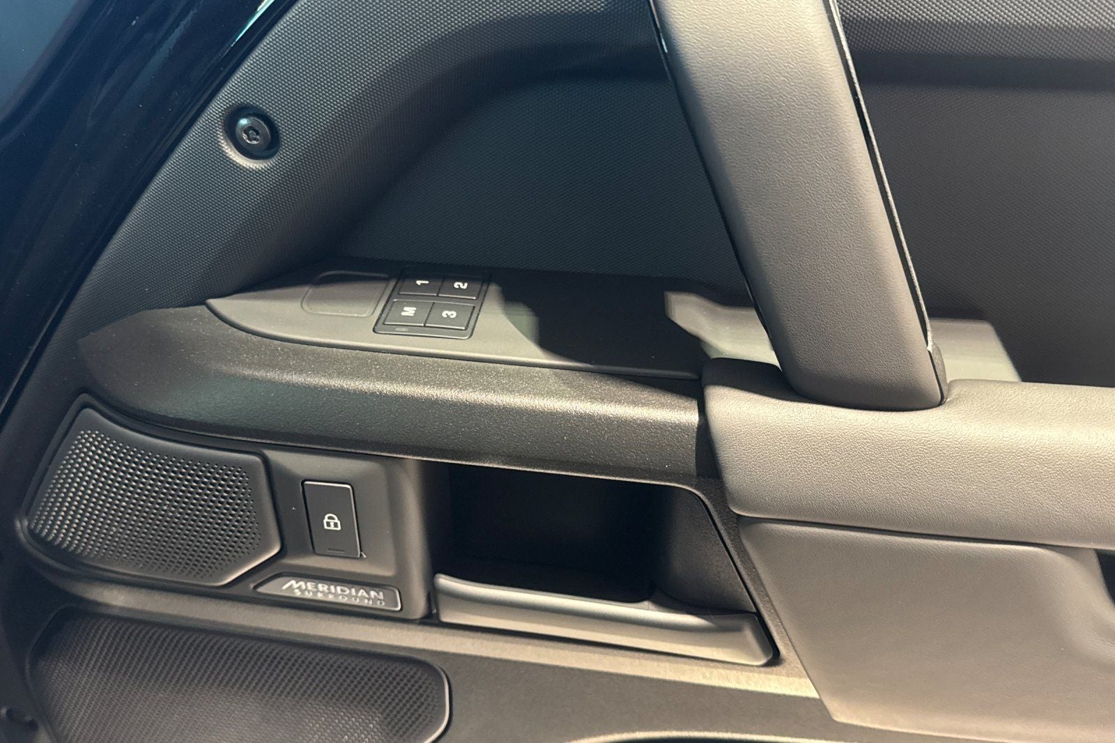 2026 Land Rover Defender 110 V8