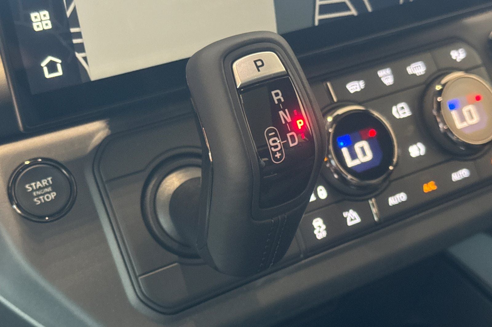 2026 Land Rover Defender 110 V8