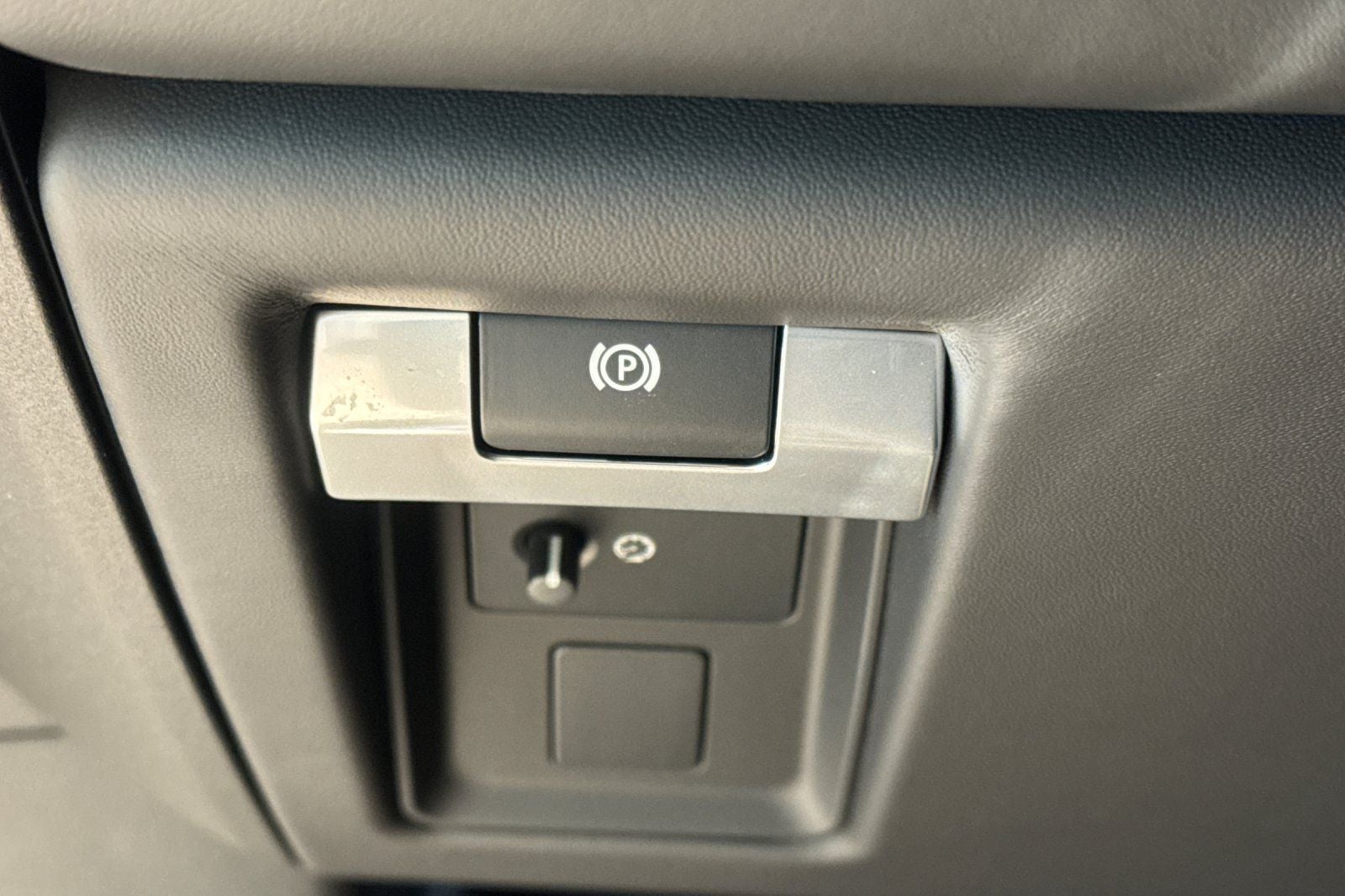 2026 Land Rover Defender 110 V8