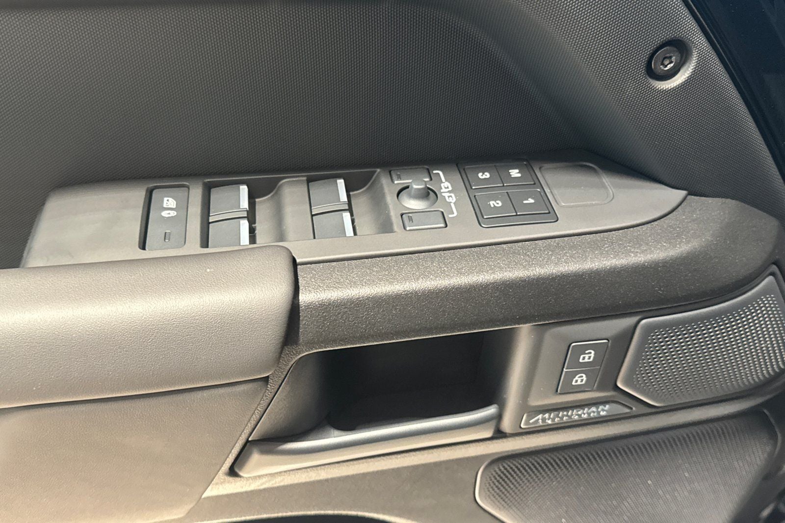 2026 Land Rover Defender 110 V8