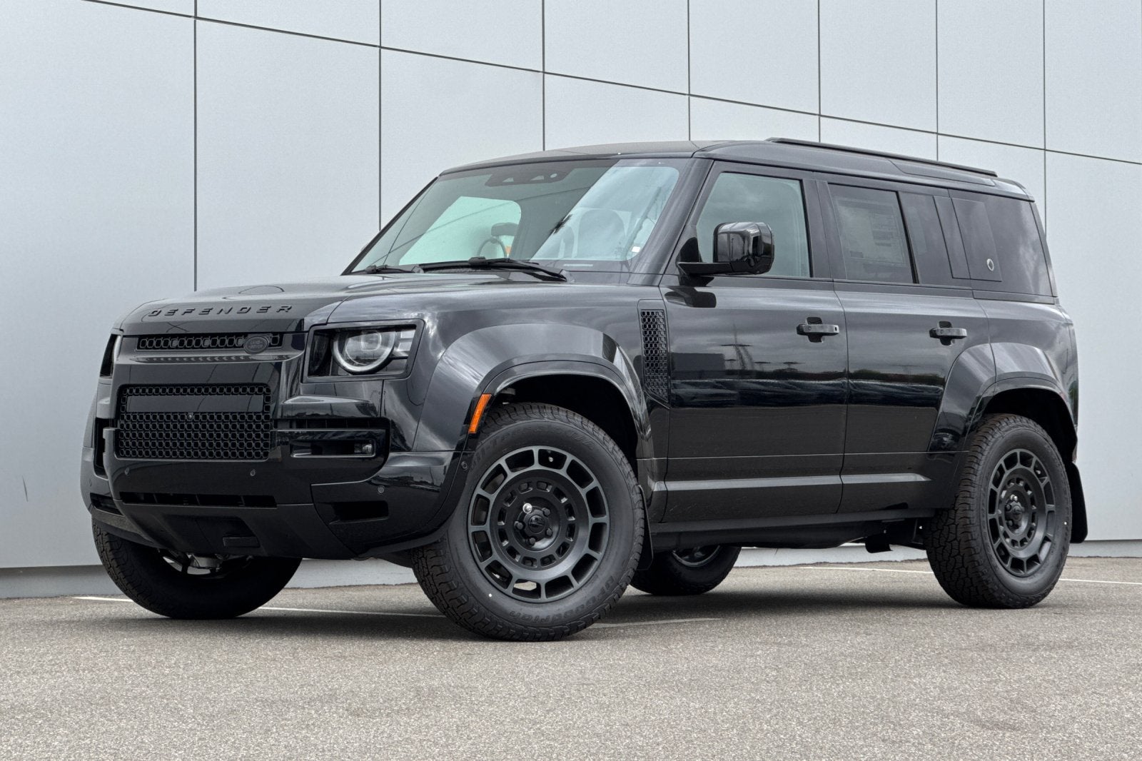 2026 Land Rover Defender 110 OCTA Black