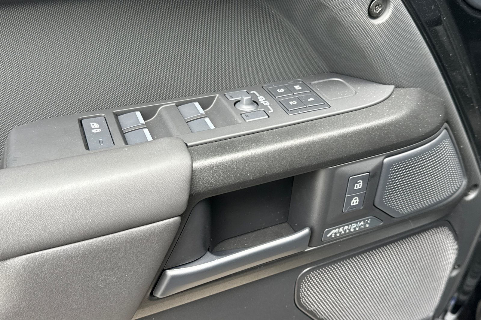 2026 Land Rover Defender 110 OCTA Black