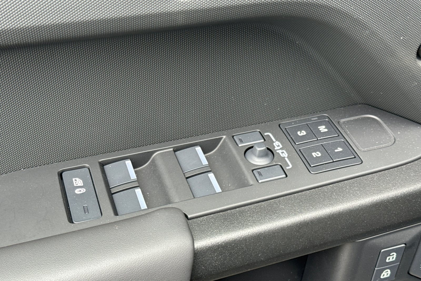 2026 Land Rover Defender 110 OCTA Black