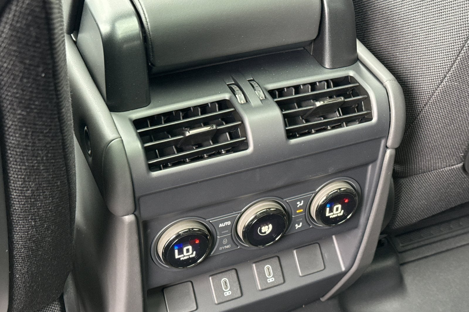 2026 Land Rover Defender 110 OCTA Black