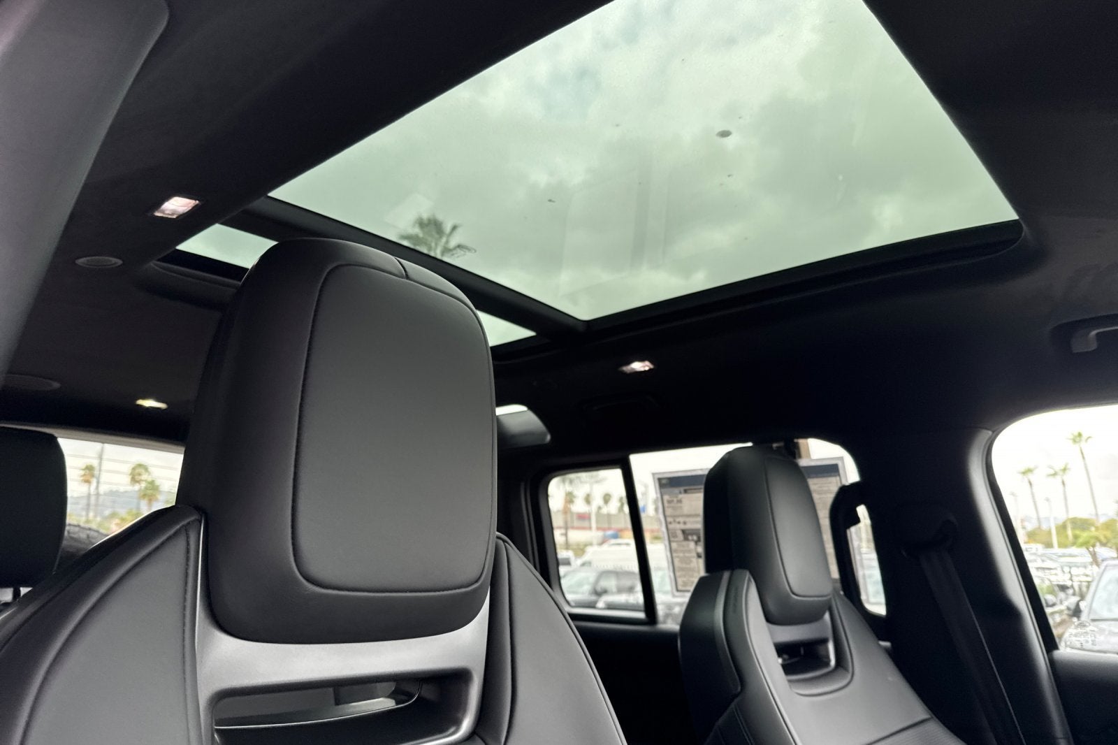 2026 Land Rover Defender 110 OCTA Black