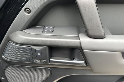 2026 Land Rover Defender 110 OCTA Black