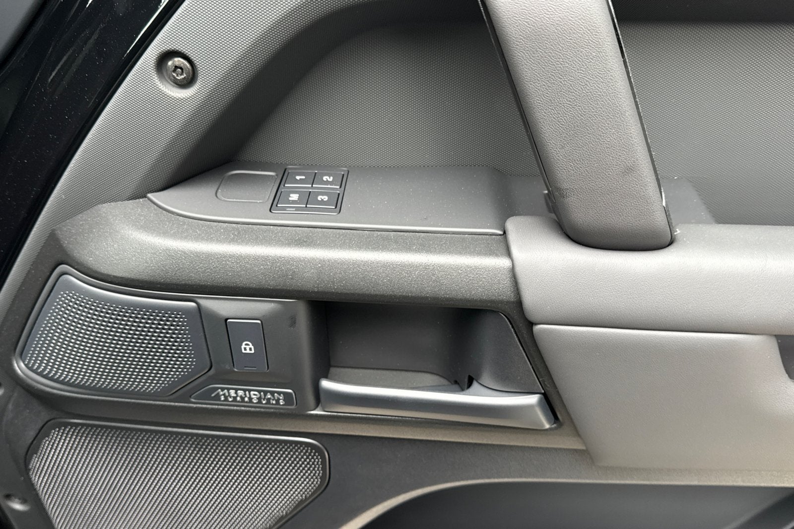 2026 Land Rover Defender 110 OCTA Black